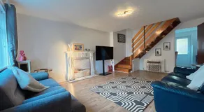 Cozy 2 bedrooms with private parking space and garden - Image 2