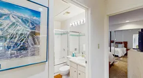 Cozy 1 Bedroom East Vail Condo #2C Shuttle, Hot Tub, and Market on Site - Image 2