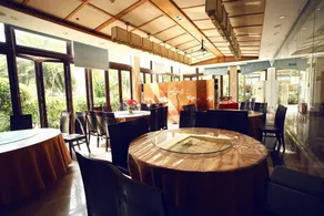 Yinyun Seaview Hotel - Image 2