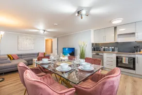 Charming Apartment In Andover Town Centre 55'' 4K Smart TV Netflix - Image 3