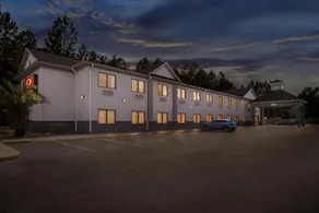 Econo Lodge Jesup - Image 4