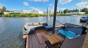 Wikkelboats at Tramkade Den Bosch - Image 3
