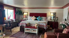 Mermaid's Muse Bed and Breakfast - Image 2