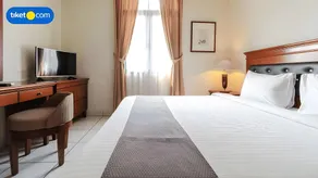 Travellers Suites Serviced Apartments - Image 2