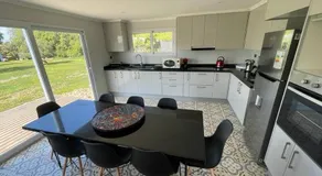 Moderna casa nueva en hermosa y soleada parcela - Image 3
