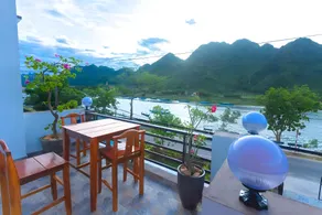 YoLo Pool Bar Villas & Garden Restaurant - Image 2