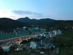 Misty Highlands Apartment @ Crown Imperial Court - Image 4