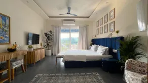 Chic 3BHK w Pvt Pool & Fieldview: BluJam Villa - Image 5