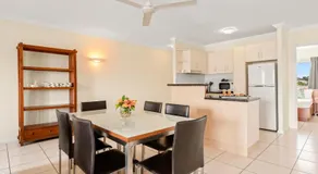 Bay Village Tropical Retreat - Image 4