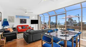 Beachfront Esplanade Apartment 12-20 Ocean Views - Image 3