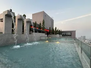 Cozy 2BR Sky Pool & Panoramic Views 1-6 Guests - Image 4