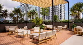 Corner 2BR Condo PoolAmenities Minutes to Beach - Image 5