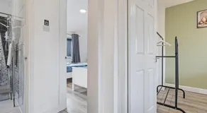 Modern Fully Equipped 4BR Home by Hyped Properties Perfect for Contractors Relocators Insurance Stay Near Centre with Free Parking - Image 3