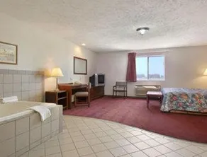 DeSoto Inn & Suites - Missouri Valley, I-29, Exit - 75 - Image 2