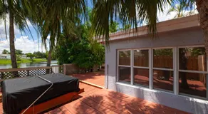 4BR Lakeview vacation home with 5beds, sleeps 10, Game Room, Mins to Sawgrass Mills - Image 4