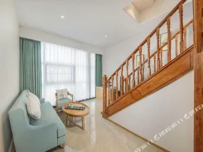 The Hotel V - Image 5
