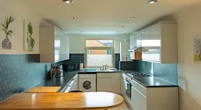 Central Cardiff 3-Bed Apartment Fibre WiFi Street Parking - Image 4