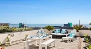 Azure Bliss - Majestic Apartment on the Water - Image 2