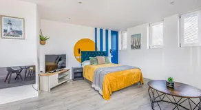 Trendy Studio Apartment - Image 2
