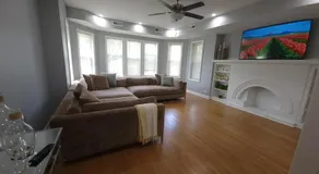 Beautiful Big 3 bedroom Quiet Apt near downtown - Image 2