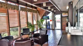 Red Carpet Inn - Image 3