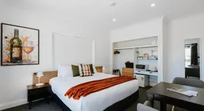 Wattle and Gum Suite - A Stylish Boutique-style Stay - Image 2