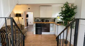 Quirky Village Centre Apartment Above a Cocktail Bar, Castle Donington - Image 3