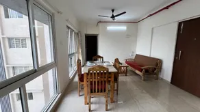 Pinakii Comfort Stay Malad - Near Nesco & Oberoi Mall - Image 5