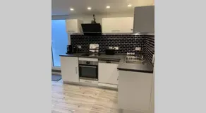 Modern apartment especially suited for business consultants I close to Telekom, UN Campus I public transport nearby I reserved parking - Image 4
