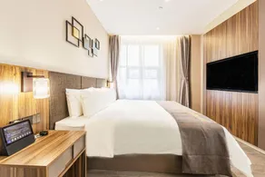 Home Inn Plus Qingdao May Fourth Square Metro Station Municipal Government - Image 2