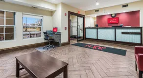 Econo Lodge Inn & Suites - Image 5