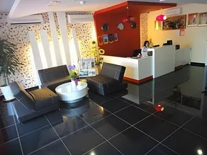 U and Me Hotel KULAI - Image 2