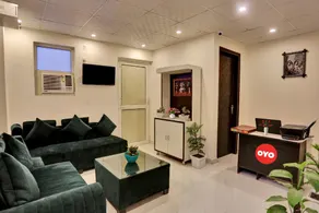 Hotel O Luxury Inn - Image 2
