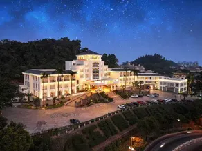 Royal Hotel - Image 2