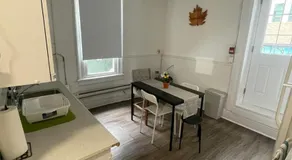 City Centre Suite, Steps to UofT, TMU, Yonge-Dundas Square - Image 2