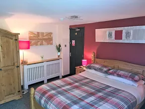 Tudor Lodge Hotel - Image 2