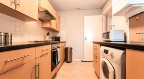 BEST PRICE! Perfect Gunwharf Accommodation - 5 single beds or Kingsize FREE PARKING - Image 5