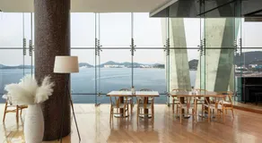Hidden Bay Hotel - Image 4