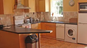 Courtyard Holiday Cottage No 8 by Trident Holiday Homes - Image 3