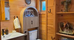 Cozy Forest Cabin with Hot Tub in Central Flagstaff - Image 4