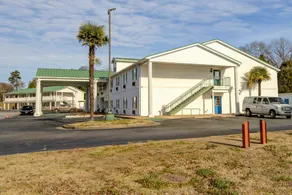 Plantation Inn & Suites Near Locust Grove I 75 - Image 5