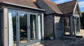 The Acorn luxury lodge - walk to Goodwood Revival - Image 4