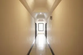 OYO 42225 Amruta Deluxe Executive Lodging - Image 3