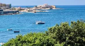 Apartments by Sliema promenade and beach - Image 5