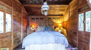Antique Indonesian Teakwood Cottage for a Romantic Getaway in Petaluma, California - Image 2