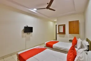 OYO 29275 Hotel Mayura - Image 2