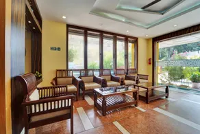 Super Townhouse Ernakulam North - Image 3