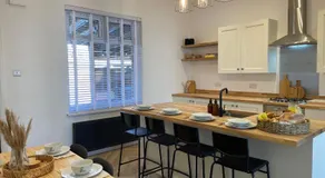 Sea Glass Cottage - Hotel style 3 bed optional hot tub - Image 2
