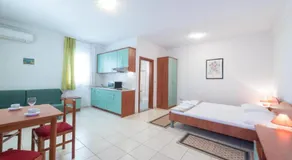 Villa Borna Apartments with Free Parking - Image 2