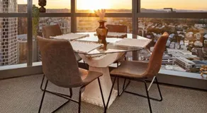 Indulgence at Meriton, Spectacular Views, Sleeps 6 Includes Carpark - Image 4
